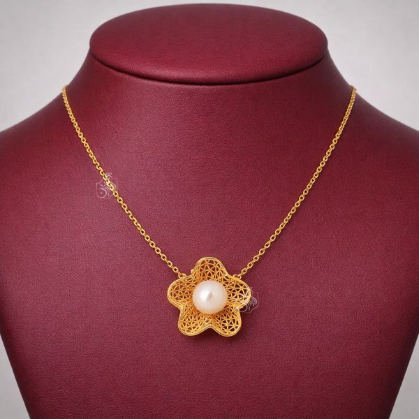 گردنبند طلای 18 عیار طرح گل فیوژن با مروارید سفید
