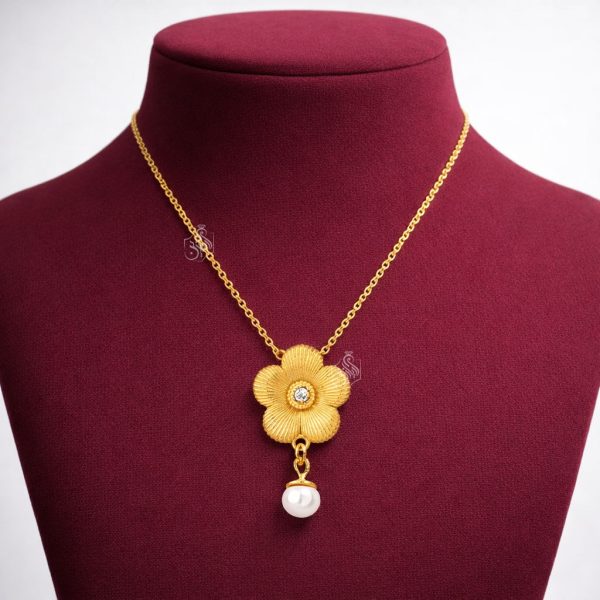 گردنبند طلا 18 عیار طرح گل با مروارید